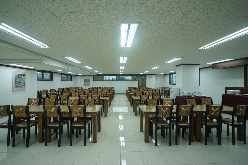 R&T Hotel Jeju Extérieur photo